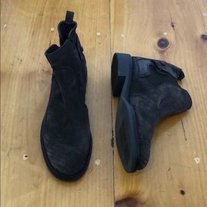 Suede boots
